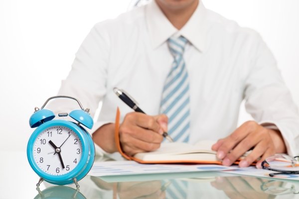 Até quanto tempo após a demissão a empregada doméstica pode entrar com uma ação contra o empregador?