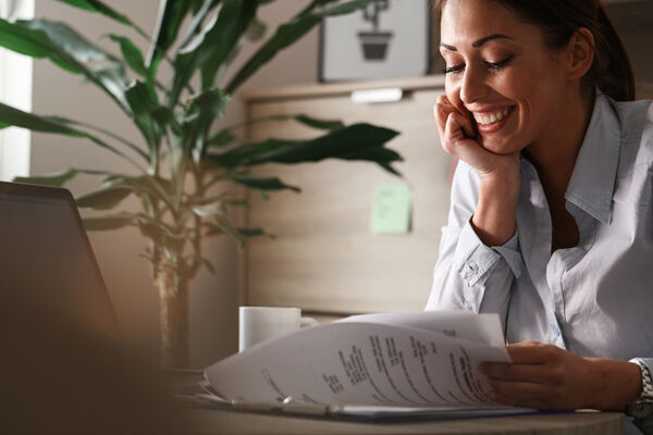 Entenda como funciona o período de experiência no emprego doméstico, qual o prazo máximo permitido e quais são as obrigações do empregador doméstico.