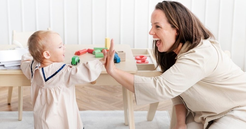 Empregador pode obrigar a babá a usar uniforme? Veja o que está na Lei das Domésticas