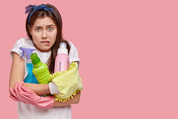  Empregador doméstico pode descontar danos materiais? Entenda quando o desconto é permitido, quais são as regras legais e como evitar riscos trabalhistas.