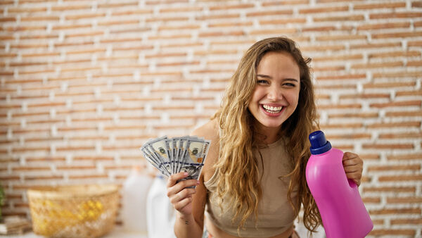 Empregada doméstica pode receber salário de outra pessoa que não seja o empregador?