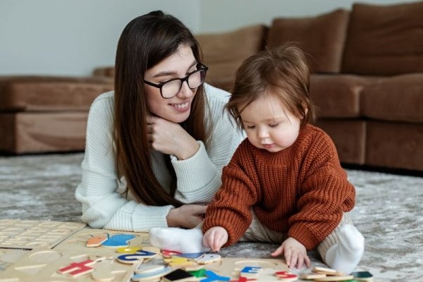Salário mínimo de Babá em SP 2023 [Atualizado]