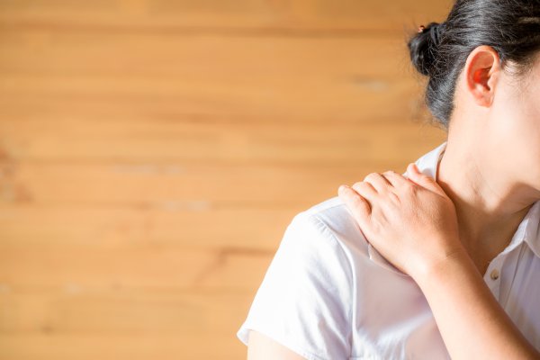 Como funciona o pagamento do 13º para domésticas afastadas pelo INSS?