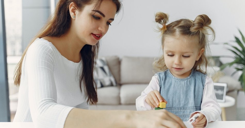 Babá que trabalha na sua própria residência: como funciona?
