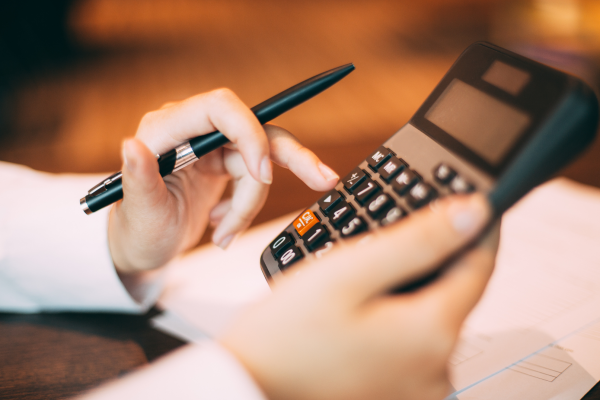 Como calcular INSS de empregada doméstica: tabela atualizada