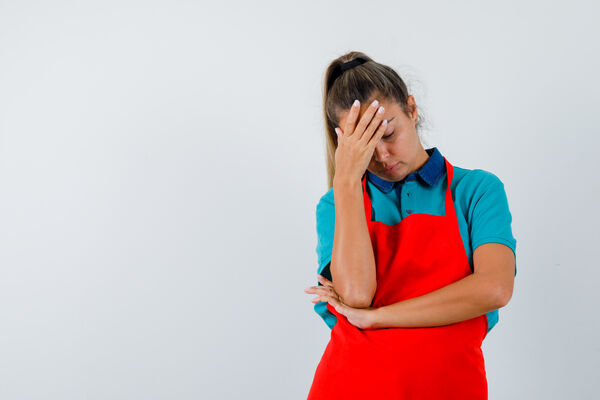 Empregador doméstico pode descontar danos materiais? Como funciona legalmente