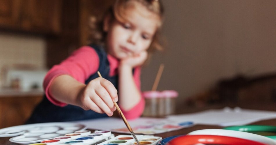 É possível contratar uma babá apenas para as férias?