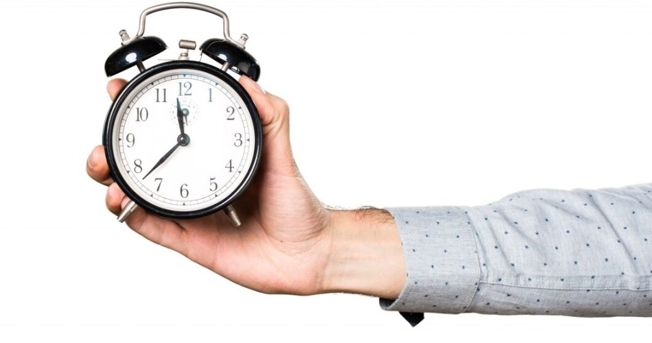 Afinal, a empregada doméstica pode trabalhar mais de 8 horas por dia?