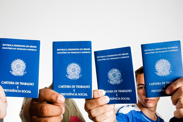 Contratar doméstica sem carteira assinada: quais os riscos?
