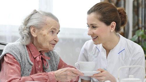 Cuidador de Idosos: como registrar e jornada de trabalho