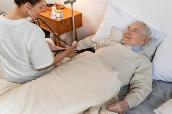 Turno noturno do cuidador: como funciona o adicional e como calcular corretamente