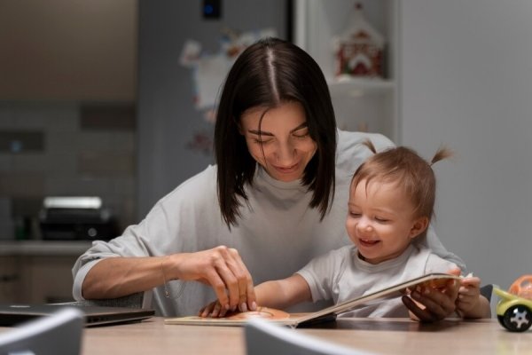 Posso contratar uma babá apenas durante as férias escolares?