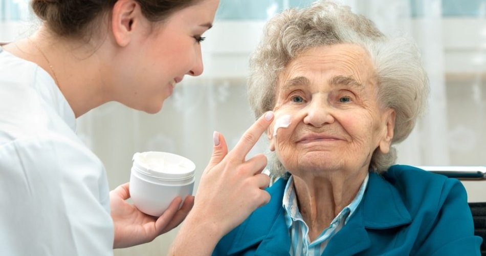 Jornada de trabalho cuidador de idosos: como dividir os turnos?