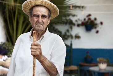 Caseiro é empregado doméstico? Entenda quando é necessário fazer o registro