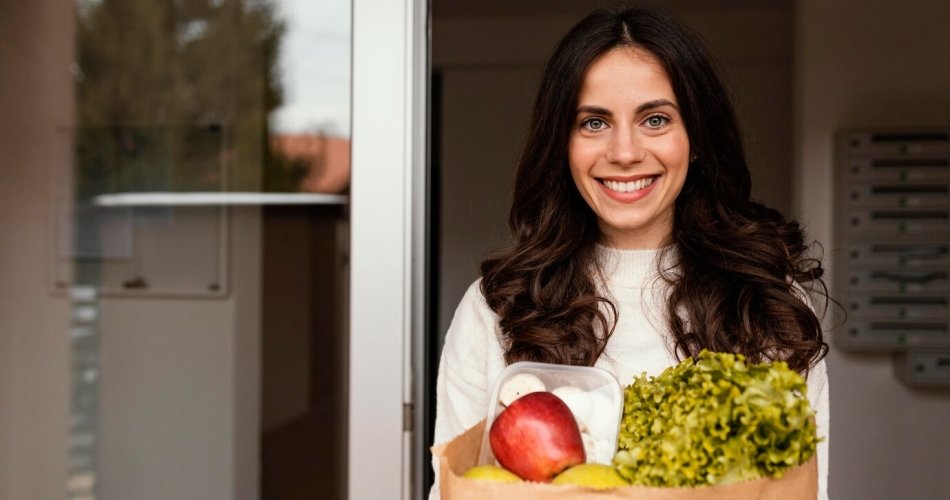 Cesta básica para empregada doméstica: Benefício opcional ou obrigatório?