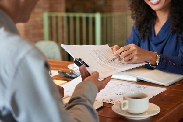 Contrato de experiência de empregada doméstica: saiba tudo