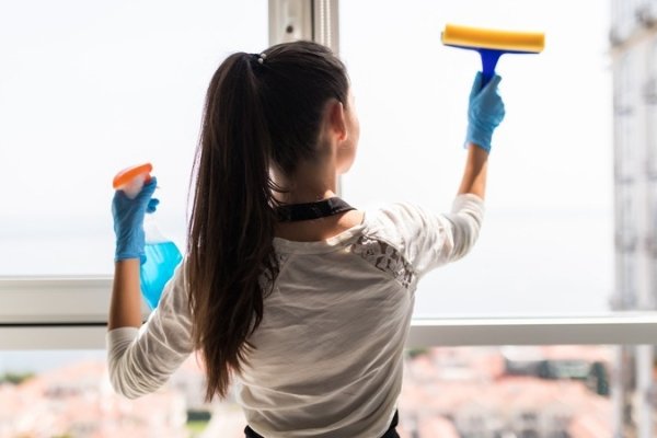 Hora extra de empregada doméstica, entenda o que pode e o que não pode
