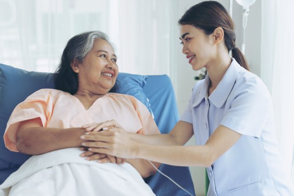 Entenda tudo sobre como contratar cuidador de idosos!