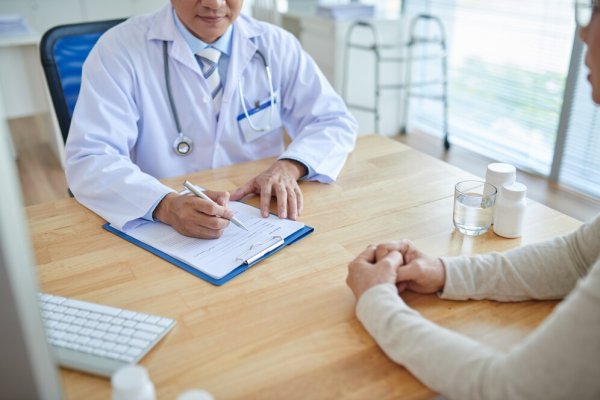 Empregada doméstica precisa fazer exame periódico? Confira o que é obrigatório