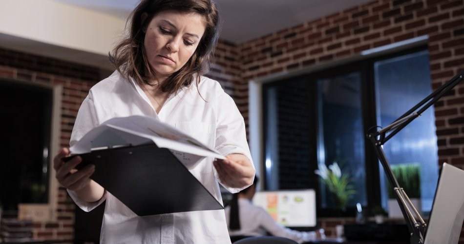 O que diz a legislação sobre uso do celular no trabalho doméstico?