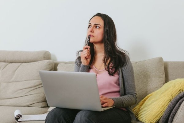 Folha de ponto para empregada doméstica é obrigatório?