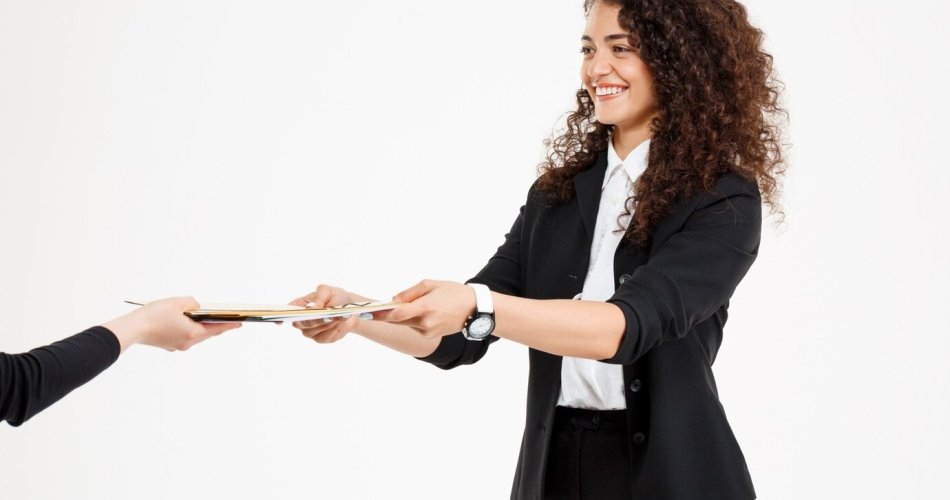 Como, então, manter uma relação justa e respeitosa com a empregada doméstica, ao mesmo tempo em que é preciso lidar com os próprios limites financeiros?