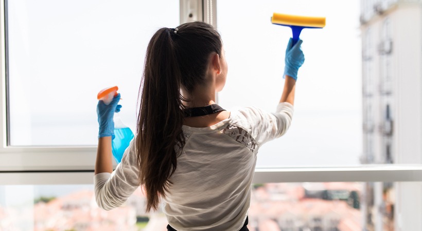 Hora extra de empregada doméstica, entenda o que pode e o que não pode