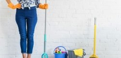 Empregada doméstica meio período: veja os custos e como registrar